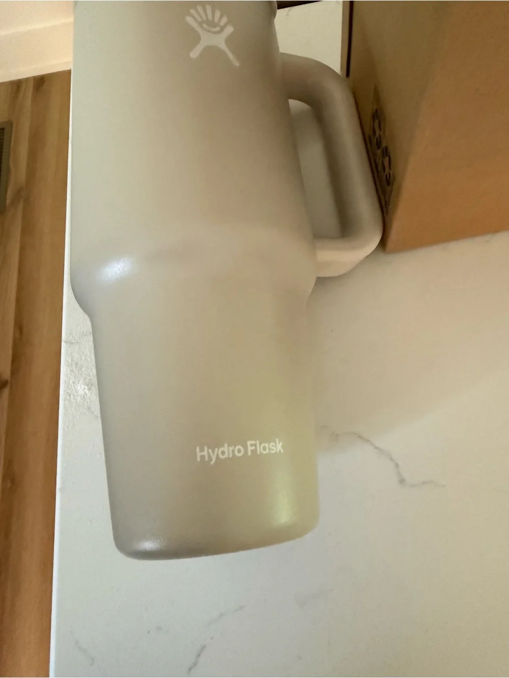 Hydro Flask oat tan Travel Tumbler with Handle and Straw 42oz